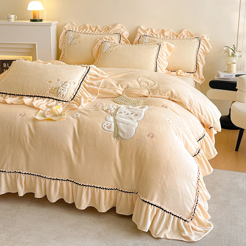 冬季高克重消光毛巾绣花边牛奶绒四件套公主风双面绒加绒加厚被套