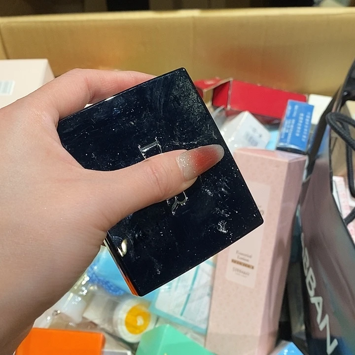 D***❀花岗石铁合金中古香水沐浴露持久留香