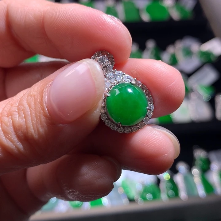 【闪购商品】颈饰银S925镶嵌翡翠