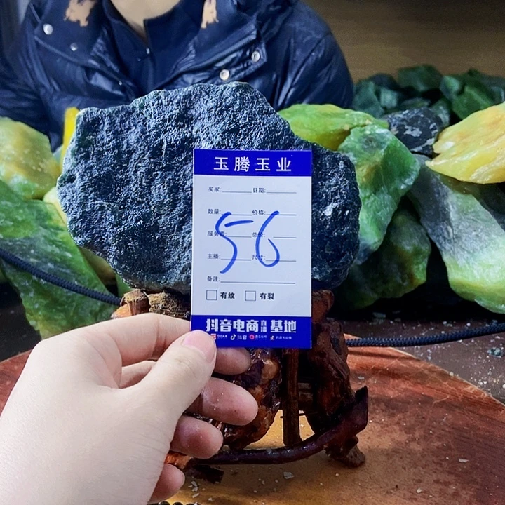 茶***活蛇纹石玉未镶嵌岫玉原石