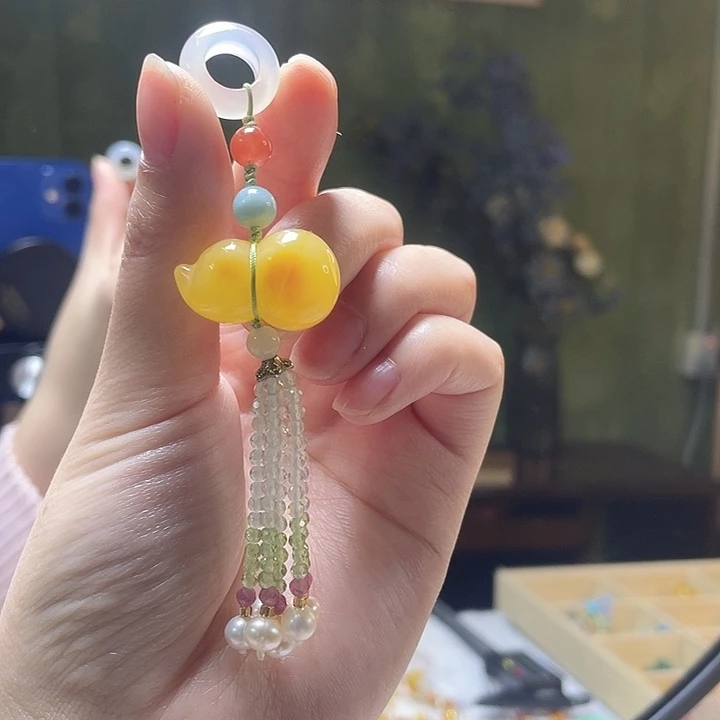 蜜蜡未镶嵌裸石提溜