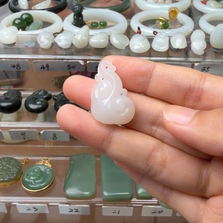 颈饰未镶嵌和田玉新疆和田羊脂白玉天然毛孔皮如意