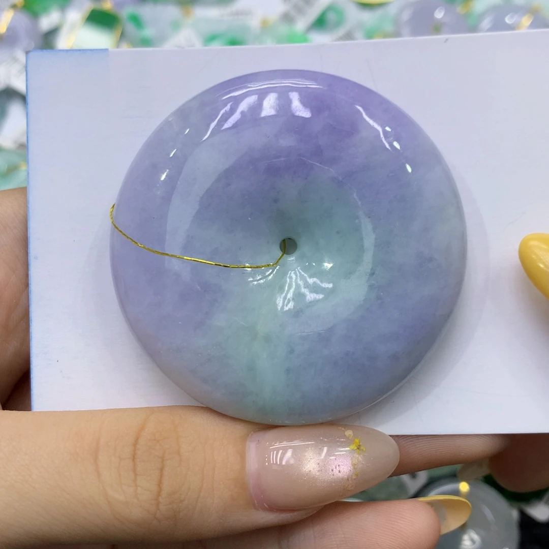 顺***。翡翠未镶嵌颈饰翡翠