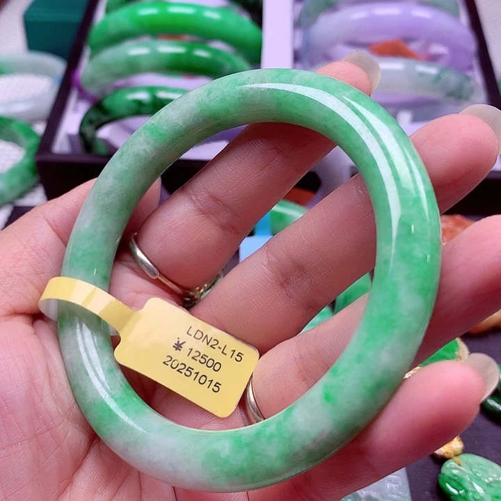 翡翠未镶嵌手镯翡翠