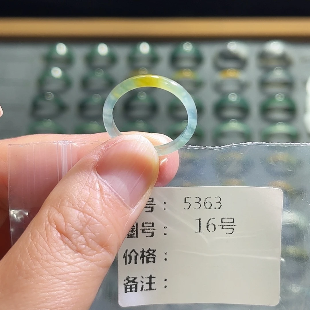 翡翠未镶嵌戒指5363。