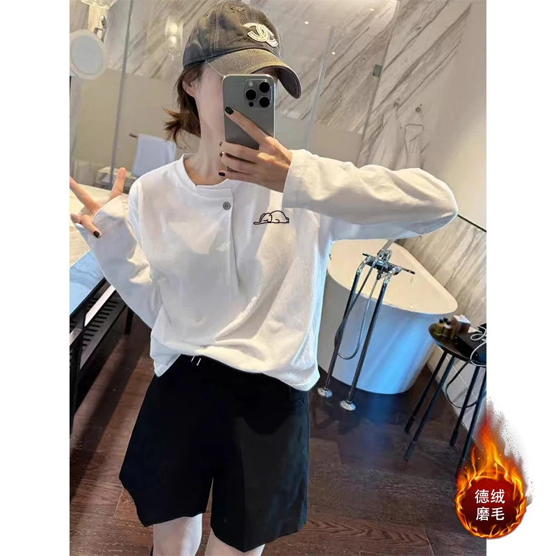秋冬季爆款宽松休闲上衣女设计感加绒小众白色纽扣正肩长袖T恤女