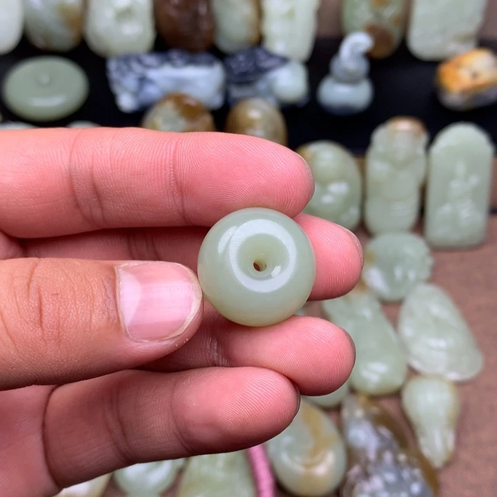 和田玉（糖玉）未镶嵌颈饰