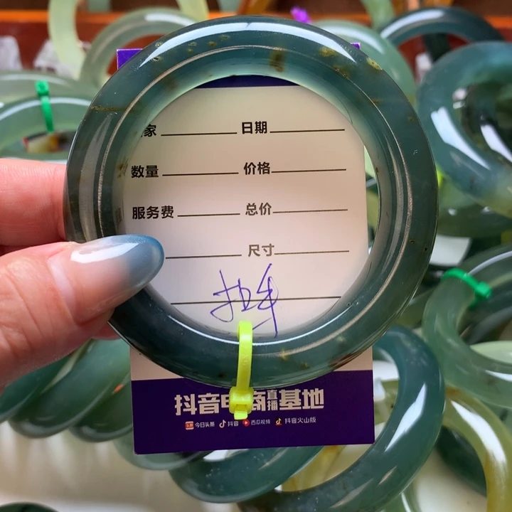 小***.未镶嵌岫玉手镯手