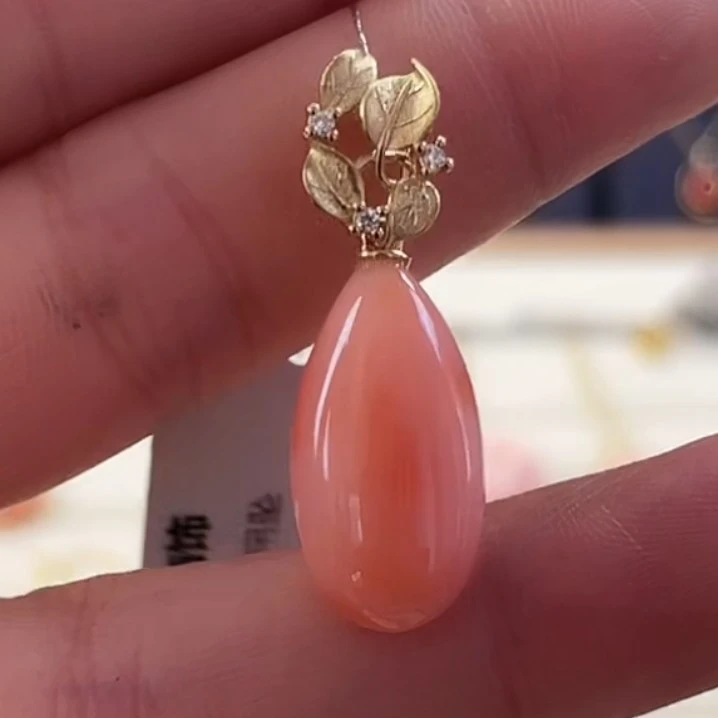 天然宝石红珊瑚吊坠