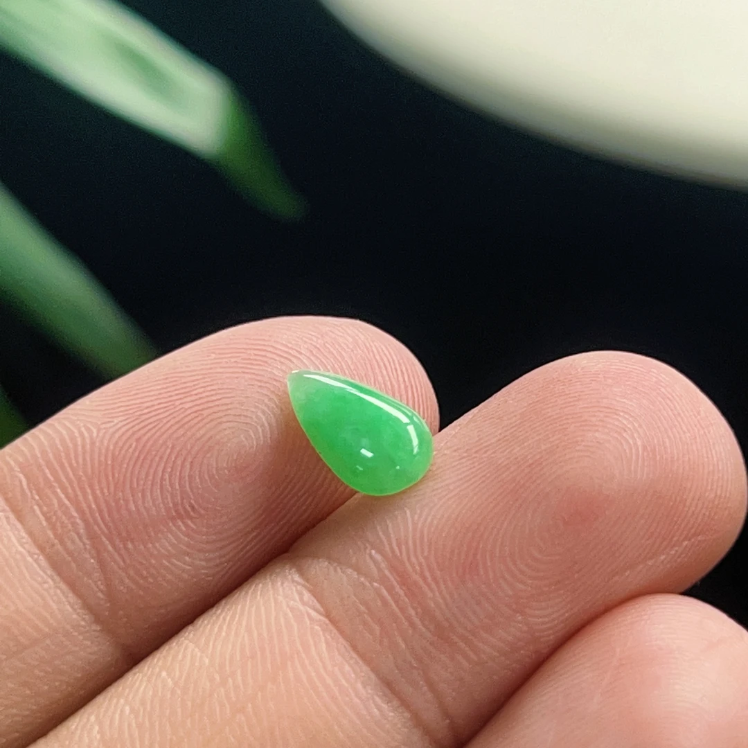 天然翡翠吊坠阳绿蛋面卡9.1-5.2-2.8绿色精美精致绿钻石简约满绿