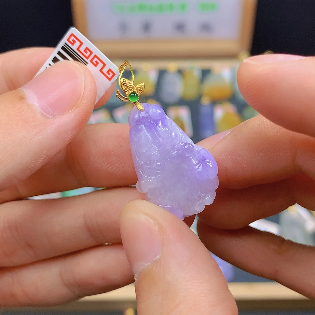 翡翠18K金镶嵌颈饰翡翠