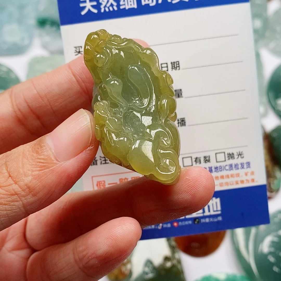颈饰未镶嵌翡翠母子貔貅