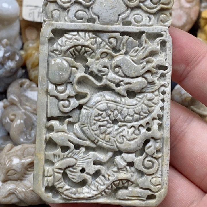 颈饰未镶嵌硅化珊瑚（珊瑚玉）