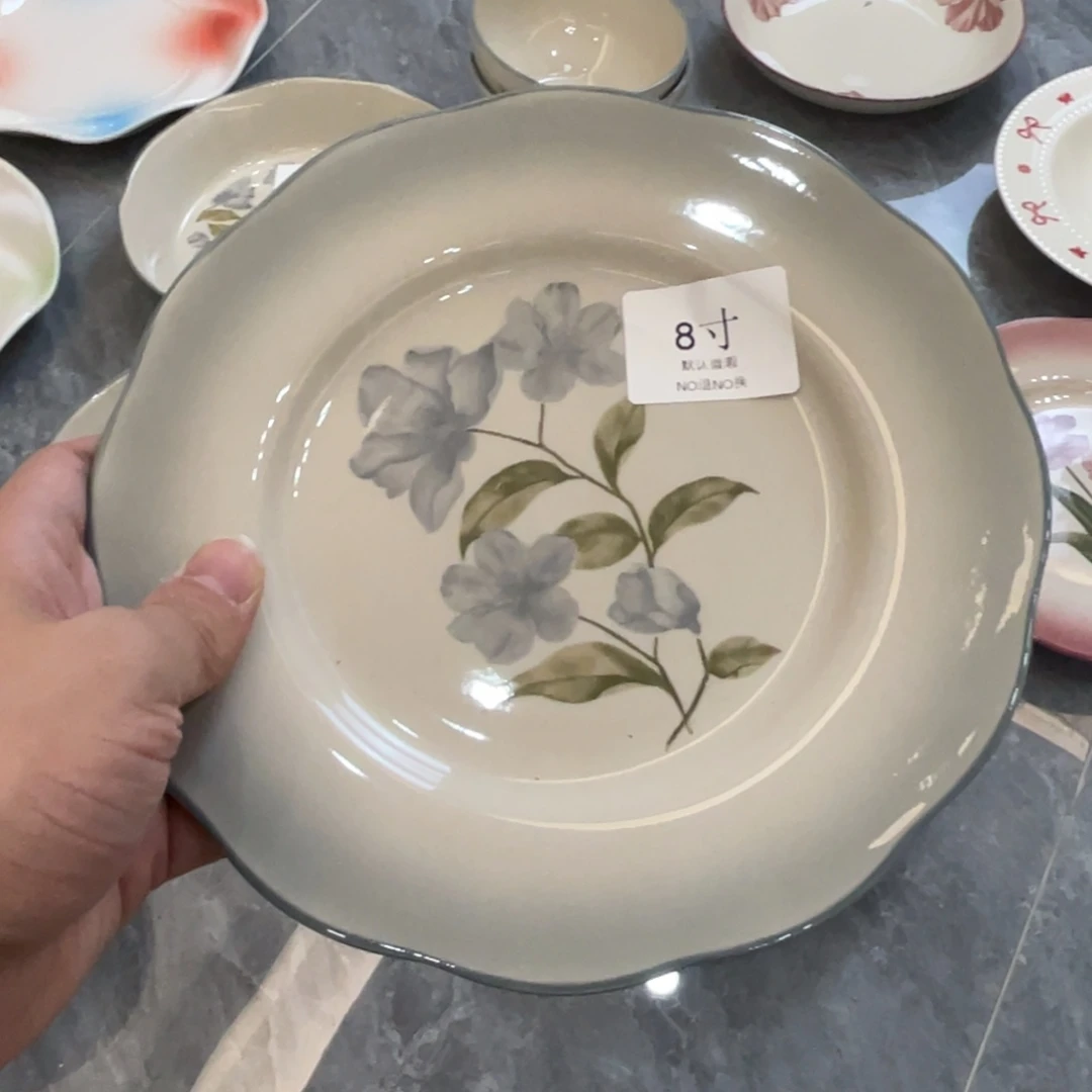 陶瓷微瑕餐具介意勿拍，满18飞！