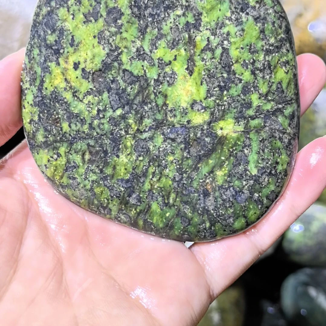 乐***谜有机玻璃藏玉药王石原石一个