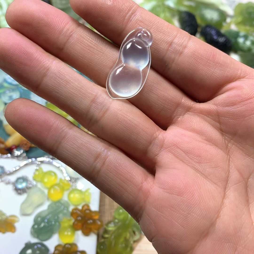 岫玉颈饰未镶嵌小四季豆