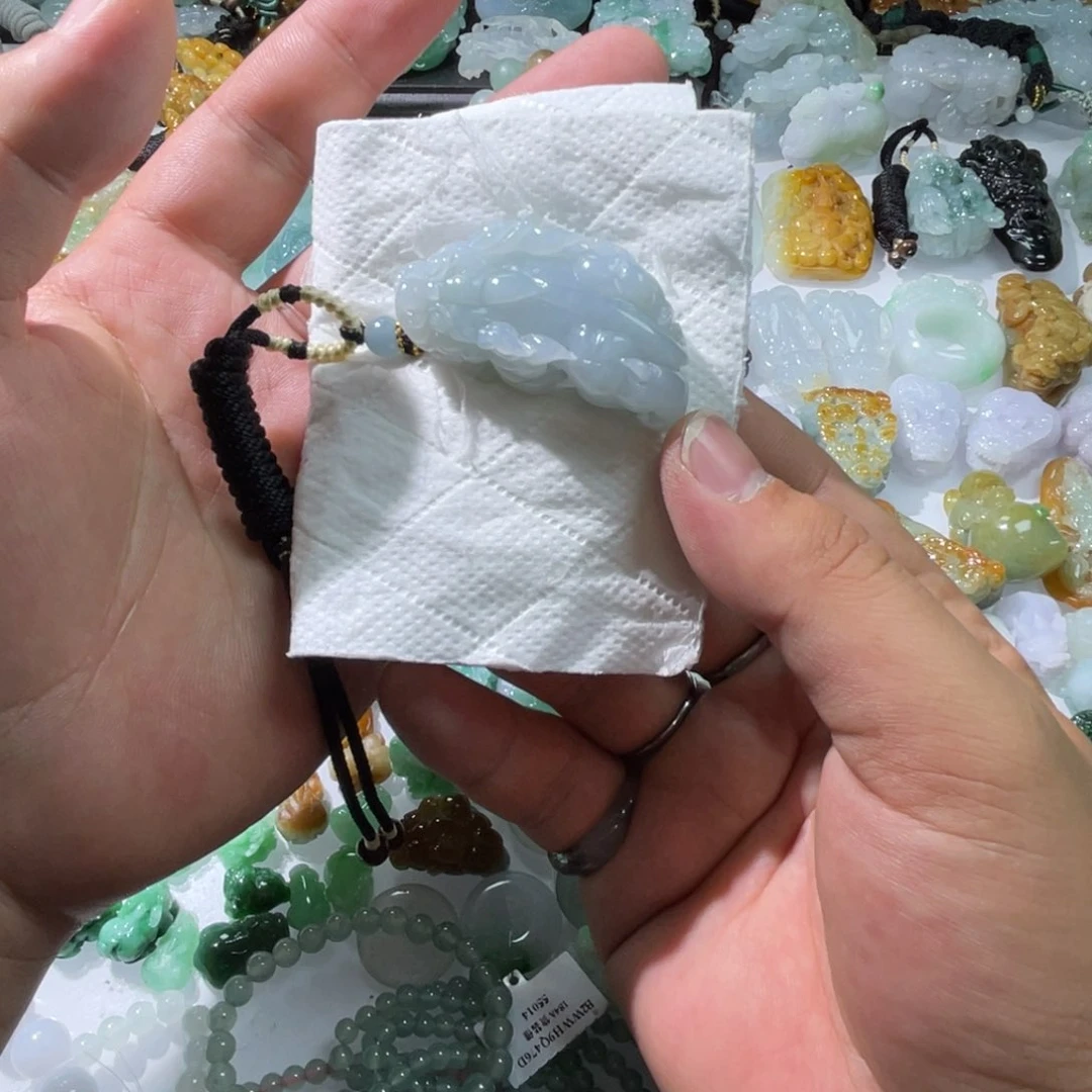 翡翠颈饰未镶嵌天然