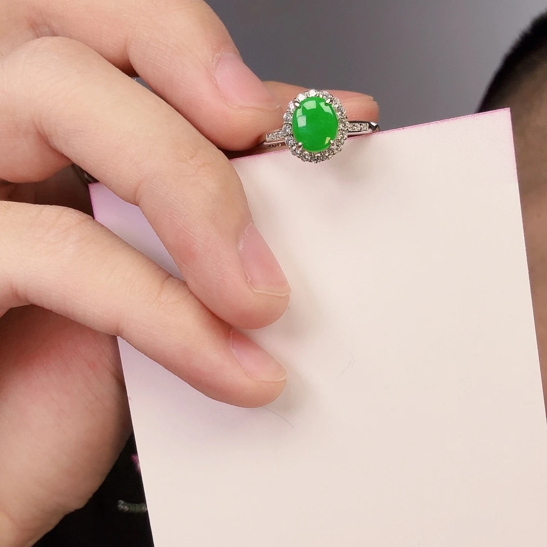 翡翠颈饰未镶嵌一件