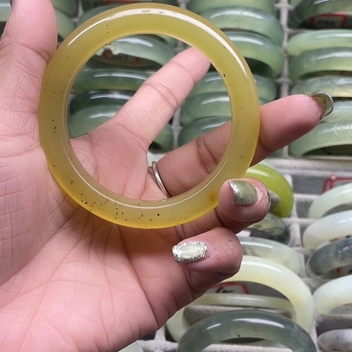 蛇纹石玉未镶嵌手镯71