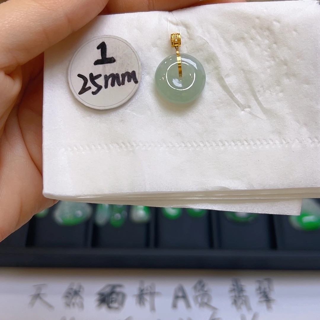 翡翠颈饰18K金镶嵌翡翠