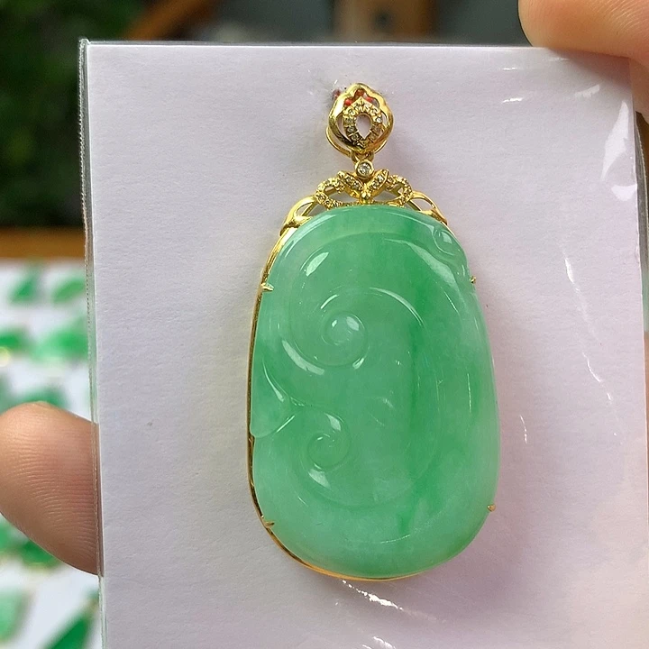 翡翠18K金镶嵌颈饰翡翠首饰