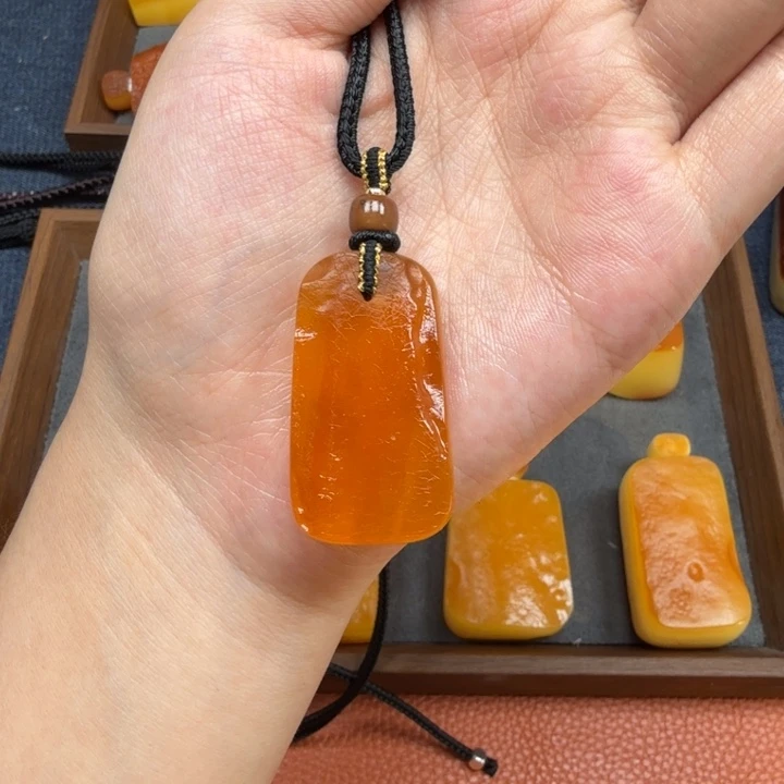 蜜蜡未镶嵌吊坠(赠链)