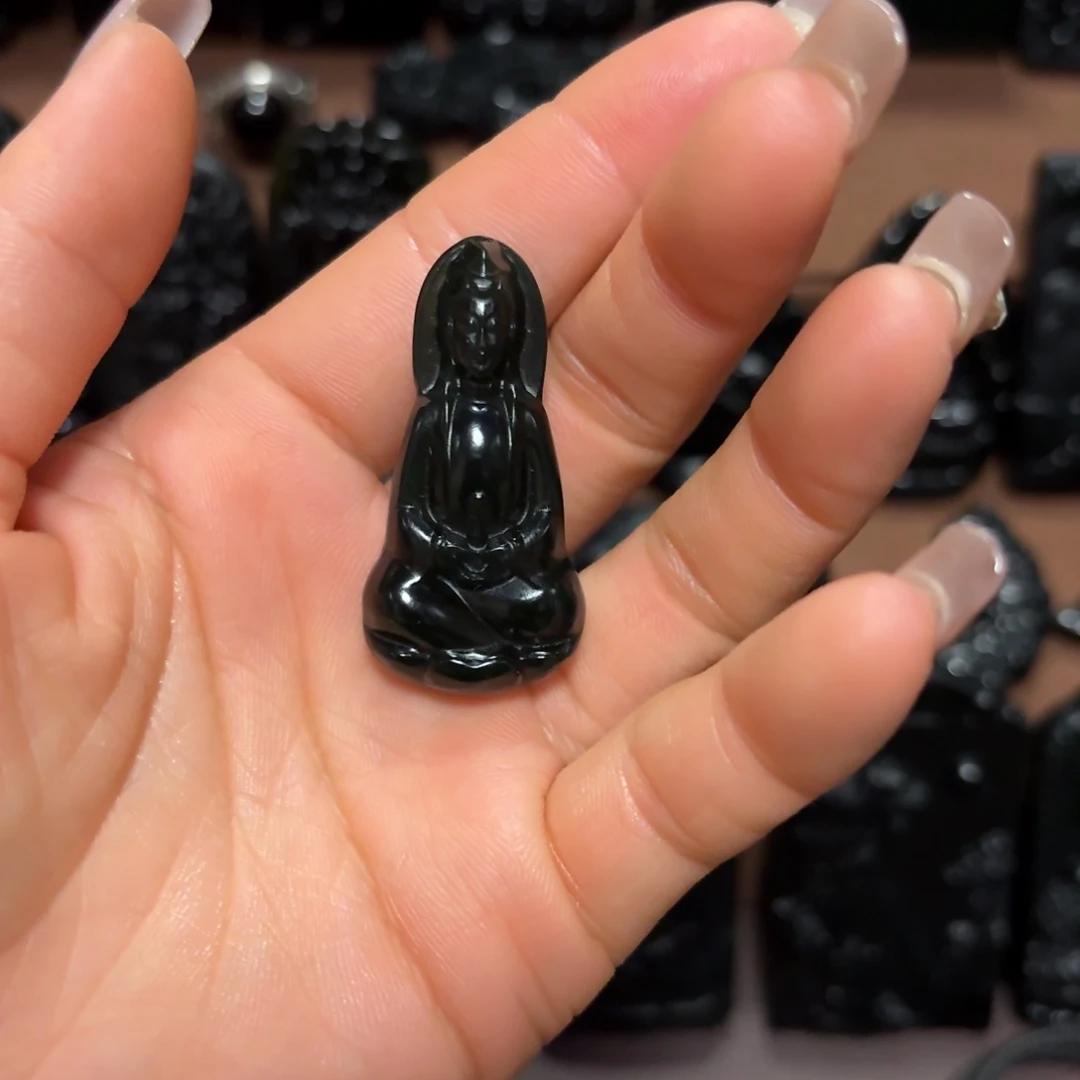 蛇纹石玉未镶嵌颈饰今***少