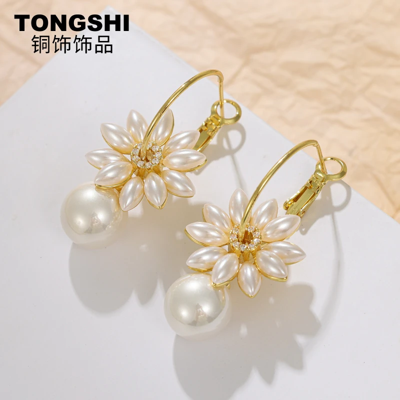 铜合金仿珍珠耳饰 原创设计日韩复古宫廷瑞丽耳环轻奢优雅白色