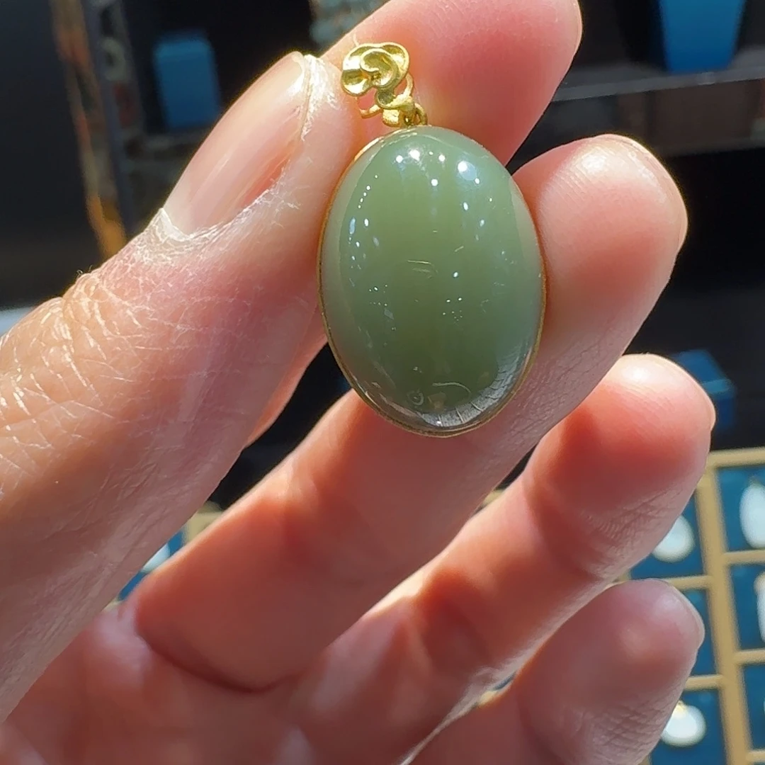 和田玉吊坠18K金镶嵌112好大哥