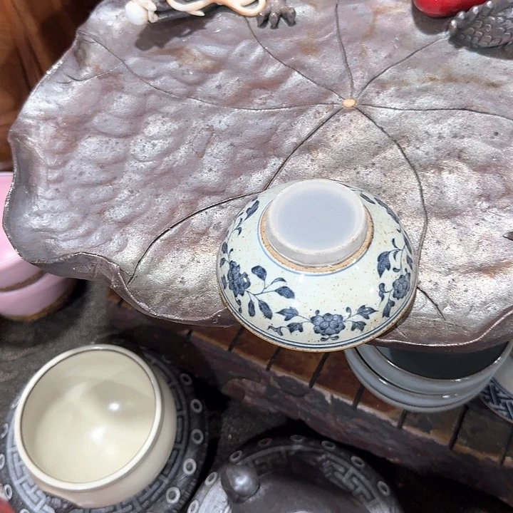 主人杯一个，瓷。。。品茗