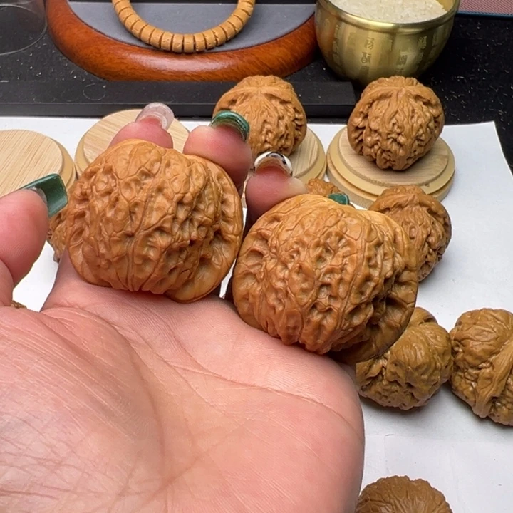 文玩核桃把件奶**姐芳芳41血麒麟