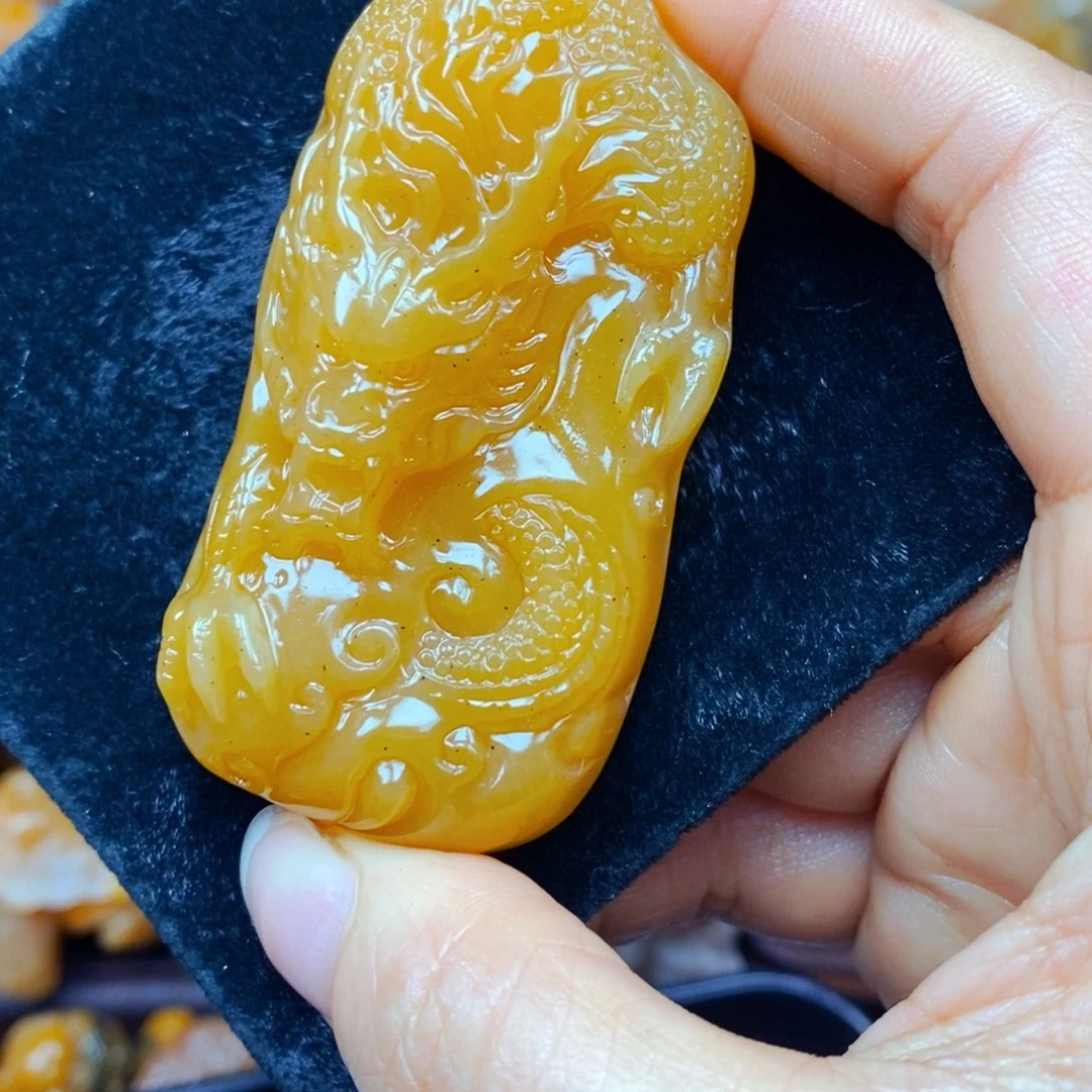 未镶嵌石英质玉（黄龙玉）颈饰