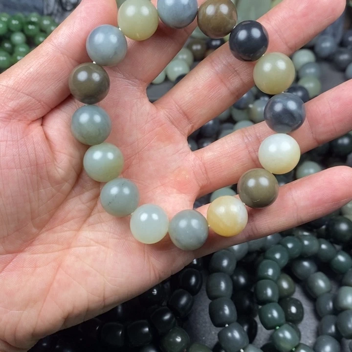 自***渡和田玉未镶嵌手链