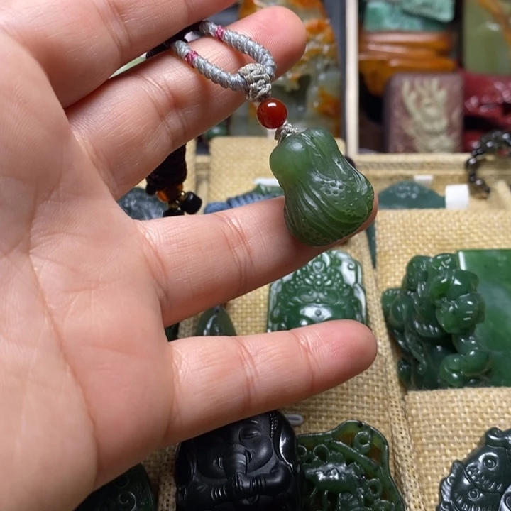 和田玉未镶嵌颈饰