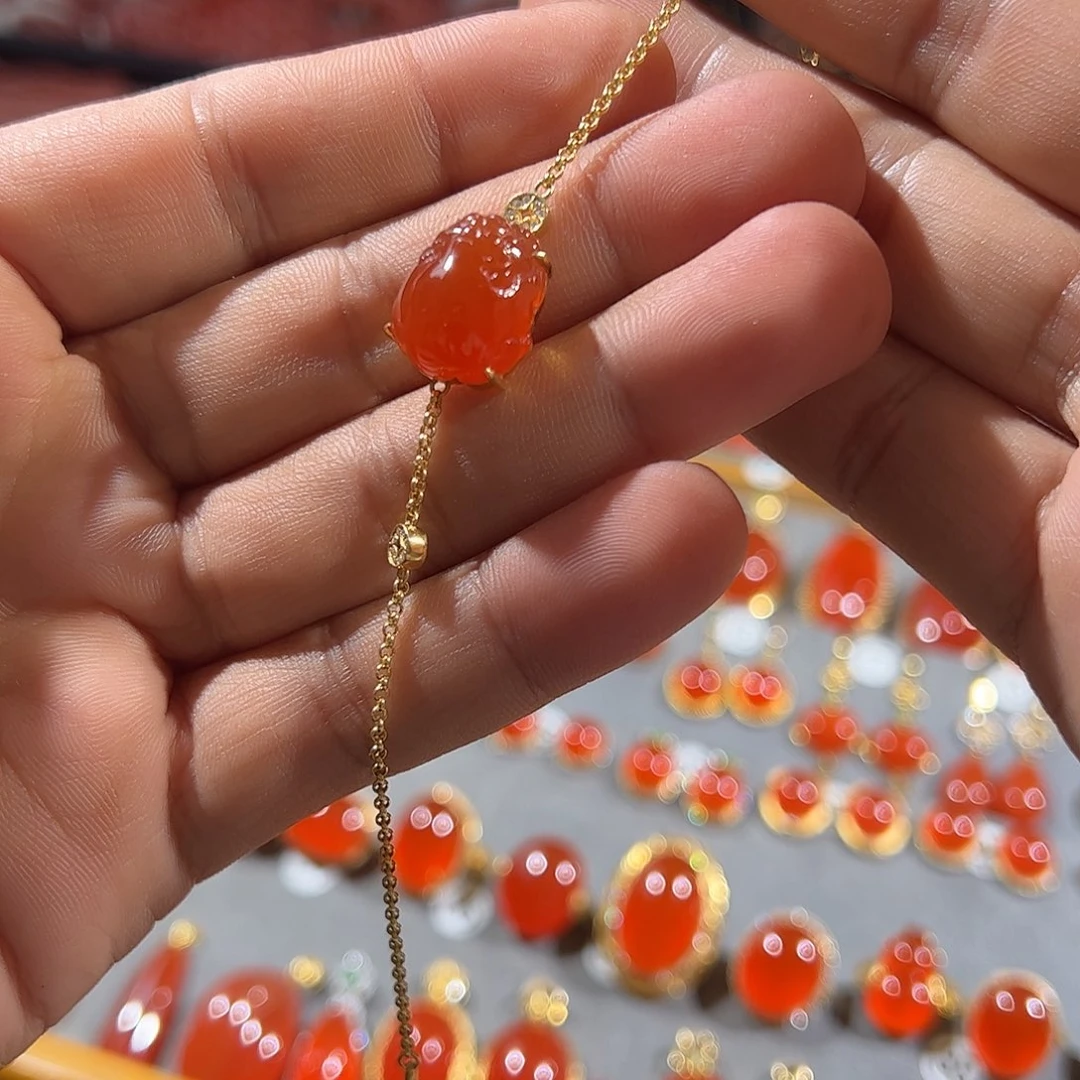 南红玛瑙18K金镶嵌颈饰