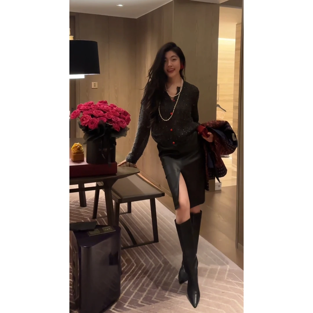 N.COU妮蔻25秋新款小众彩色亮片软糯显瘦V领灰色针织开衫DY10163