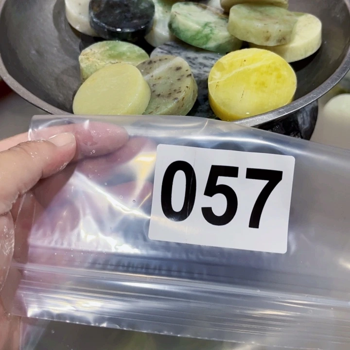 未镶嵌蛇纹石玉珠宝半成品
