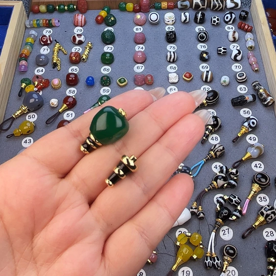 新***荣玛瑙/玉髓未镶嵌饰品