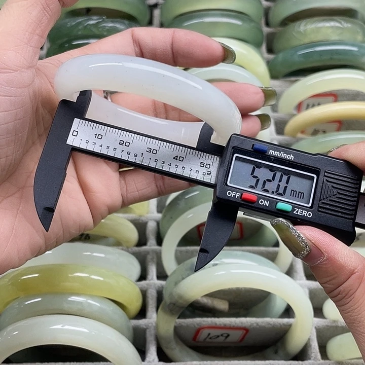 蛇纹石玉未镶嵌手镯110