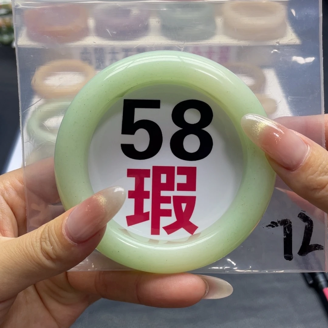 未镶嵌手镯石英岩玉