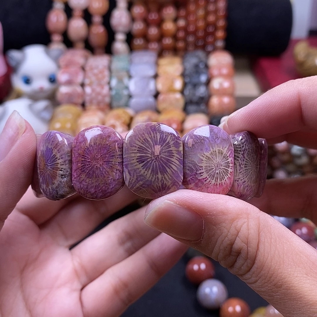 大****硅化珊瑚（珊瑚玉）手牌未镶嵌