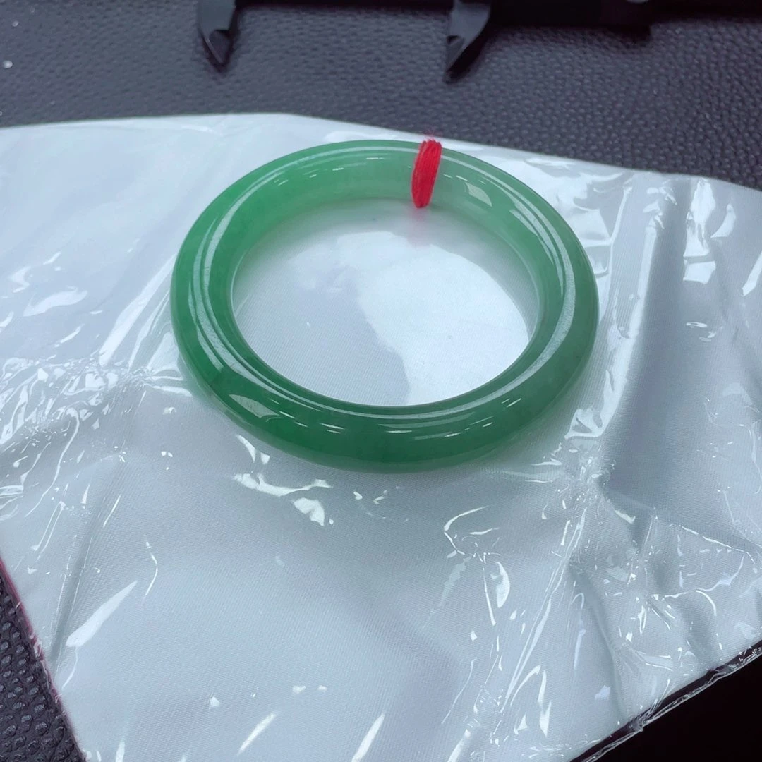 旋***子翡翠手镯未镶嵌翡翠