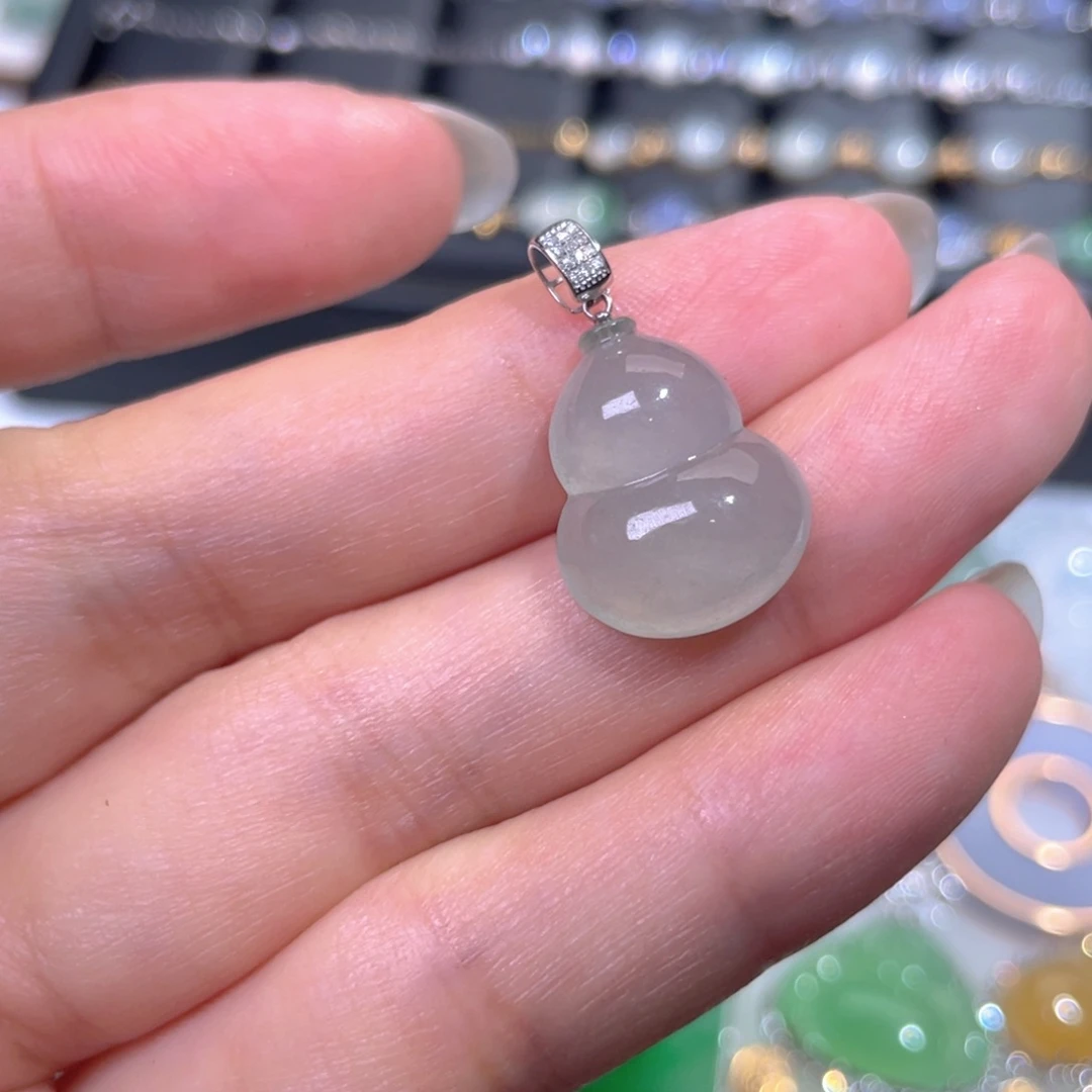 颈饰18K金镶嵌翡翠翡翠