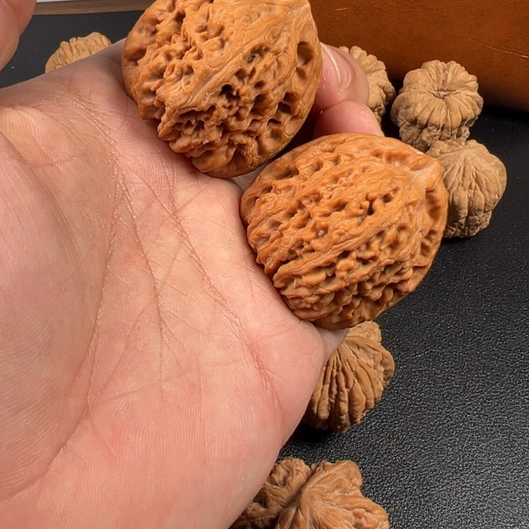 文玩核桃把件南疆石40高炮三角