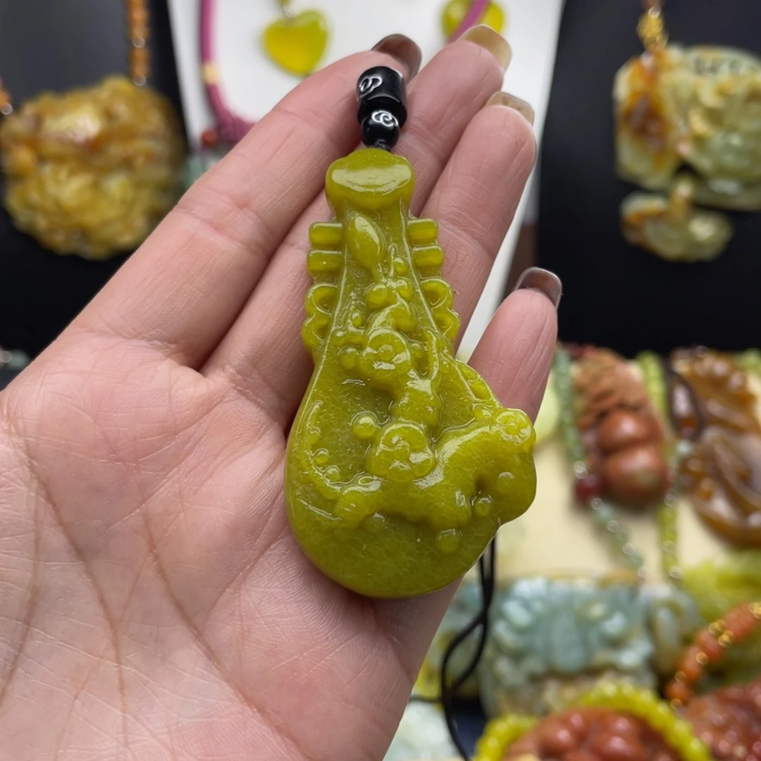 未镶嵌蛇纹石玉颈饰月*.