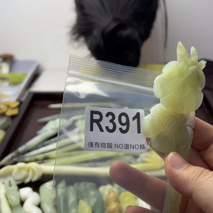 蛇纹石玉发饰合金一**然