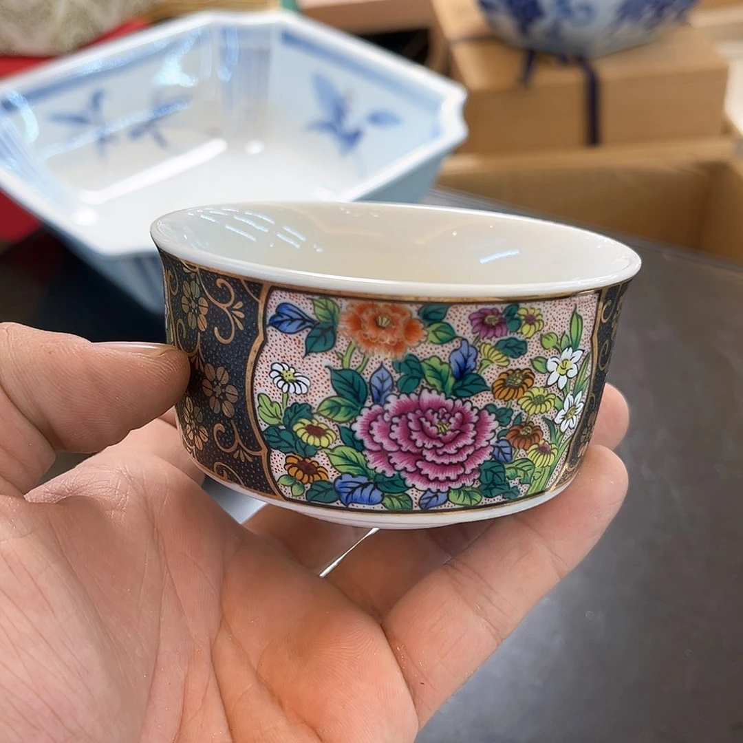 盖碗在一起就是要开心快乐哦哈