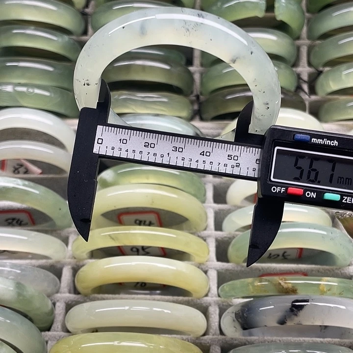 蛇纹石玉未镶嵌手镯83