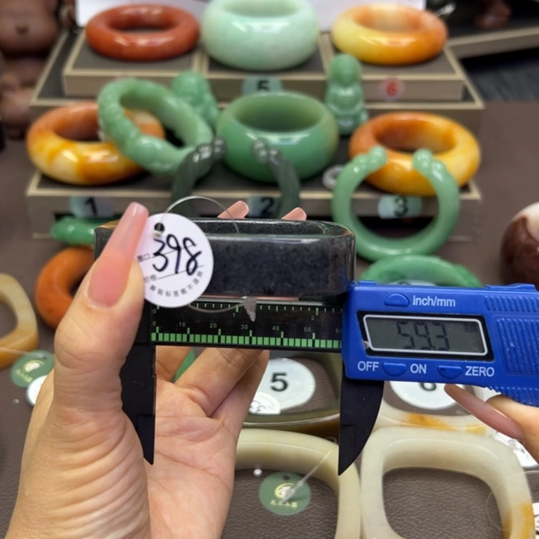 未镶嵌手镯石英岩玉