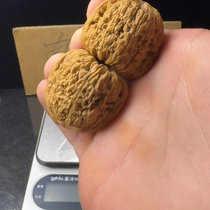 抖***态文玩核桃把件南疆